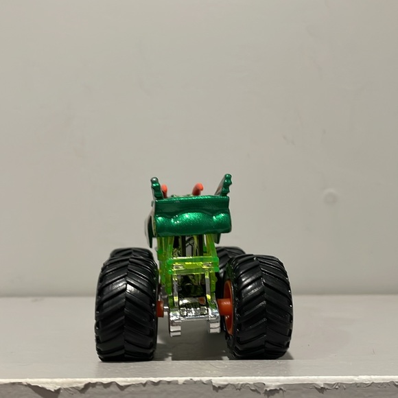Monster Jam Trucks 1:64 Dragonoid - Picture 4 of 4